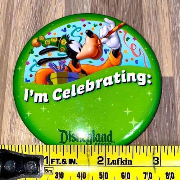 Disneyland resort goofy celebration pin visitors special giveaway collectible - Picture 3 of 4